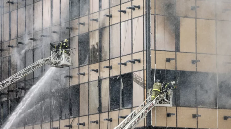 VIDEO Cel puțin șapte persoane au murit într-un incendiu la o clădire din Moscova