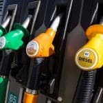 Vești bune pentru șoferi! Carburanții continuă să se ieftinească și după weekend
