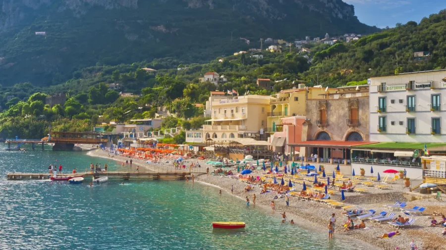 Locuitorii de pe coasta Amalfi vor să interzică turiștilor să coboare din navele de croazieră