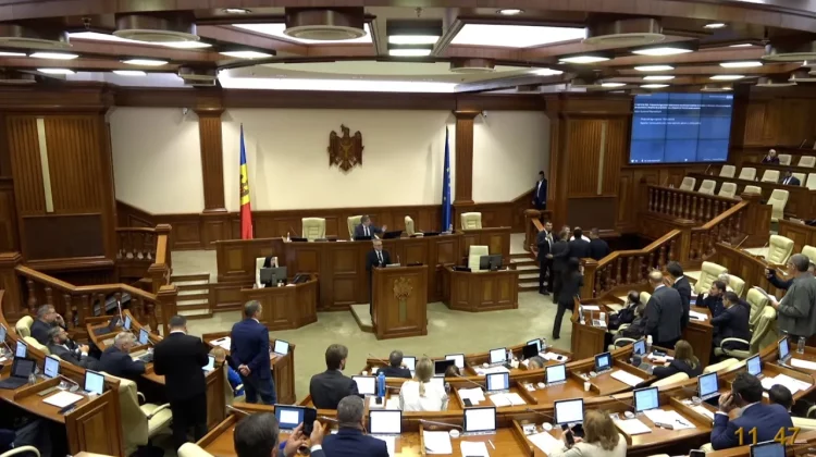 NO COMMENT: SCANDAL LA ȘEDINȚA PARLAMENTULUI