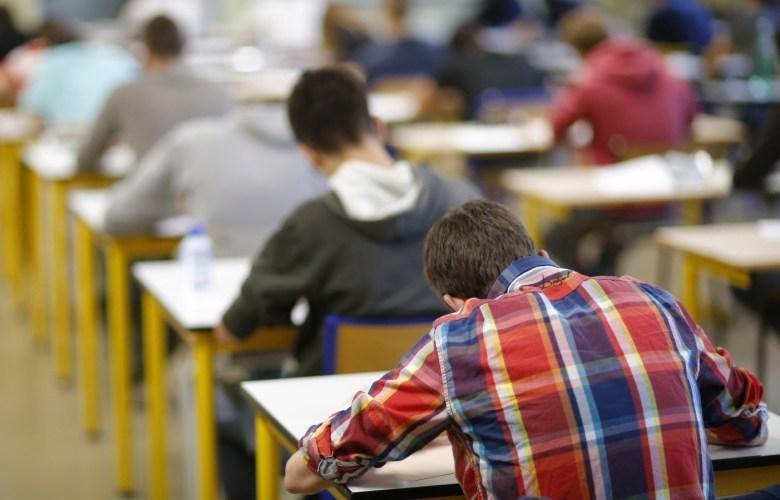 Peste 1.800 de elevi din învățământul profesional tehnic susțin examenul de calificare în 17 centre externe din țară