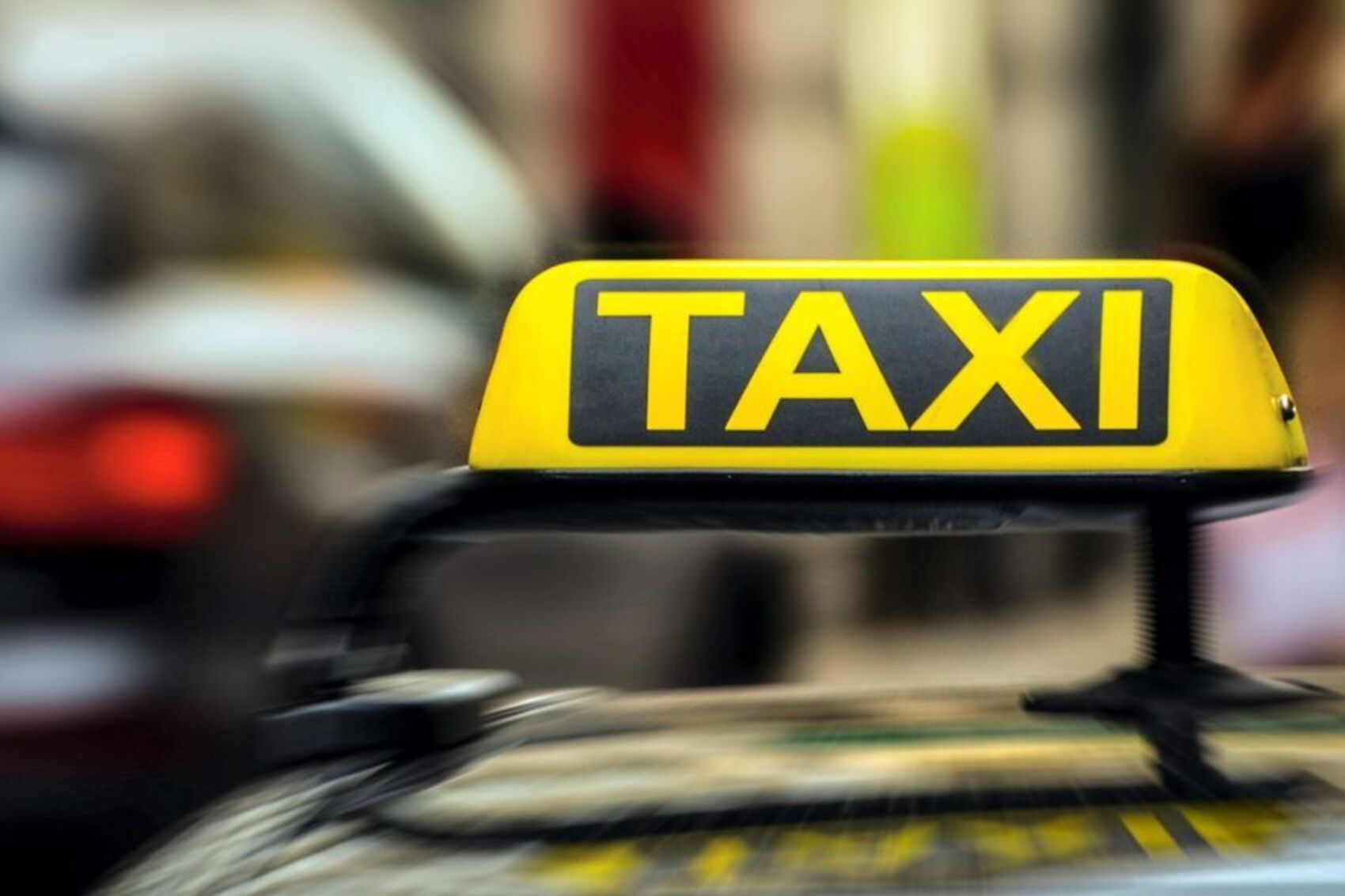 Statul vrea să monitorizeze banii! Platformele de taxi, obligate să proceseze plățile prin băncile din Moldova