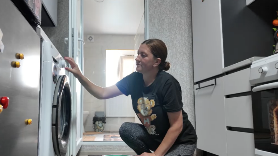 Familia Mîndru cu 4 copii din s. Popeasca, raionul Ștefan Vodă, a redus facturile la energie electrică datorită Programului guvernamental EcoVoucher