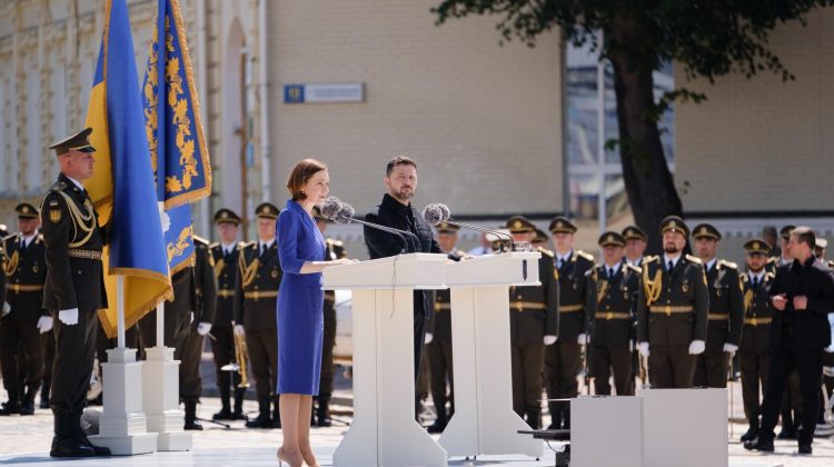 „Bombele nu pot transforma demnitatea în supunere”. Maia Sandu, mesaj la Kiev, de Ziua Statalității Ucrainei