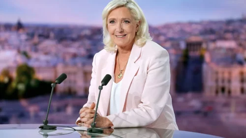 Marine Le Pen, lideră în sondaje la prezidențialele din Franța. Se estimează că ar putea câștiga în al doilea tur
