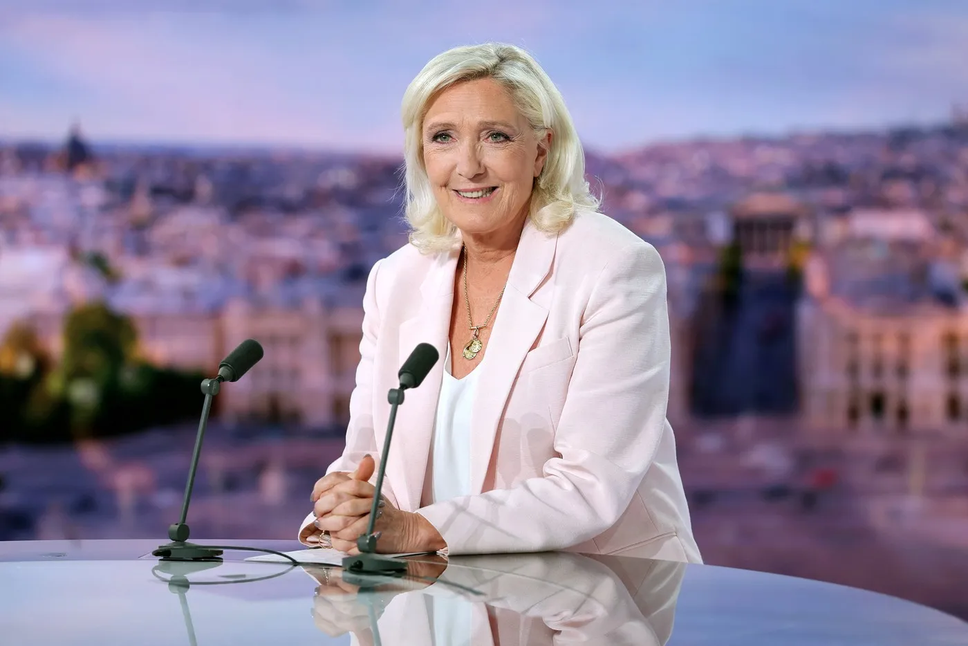Marine Le Pen, lideră în sondaje la prezidențialele din Franța. Se estimează că ar putea câștiga în al doilea tur