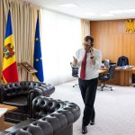 VIDEO „Încerc să stau în formă, chiar dacă poate nu se vede că sunt sportiv”. Tofan va participa la o cursă de înot