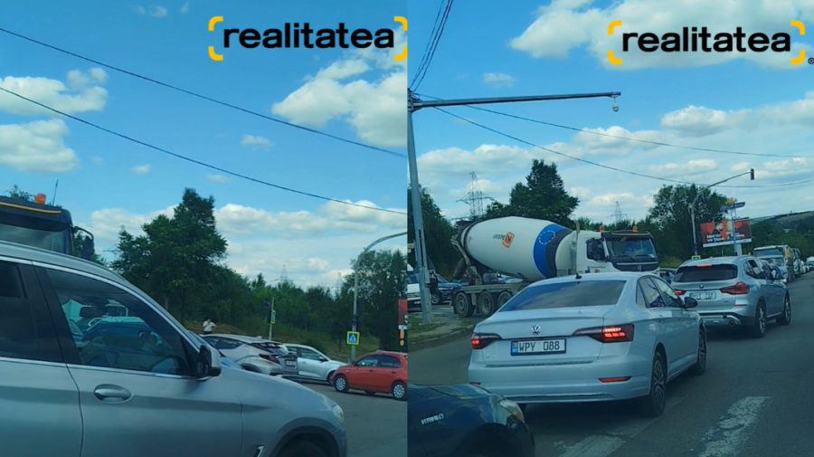 Accident la o intersecție din Chișinău! Traficul a fost paralizat, șoferii nemulțumiți, iar un bărbat a fost dus la spital
