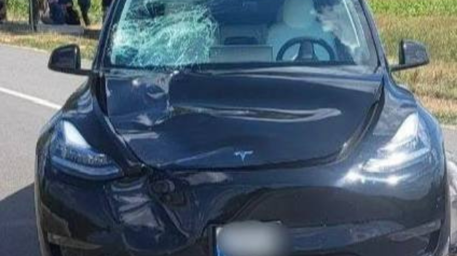 Tragedie la Telenești: O pensionară a fost tamponată mortal de Tesla