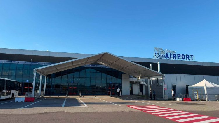 Mai puțină aglomerație la Aeroportul Chișinău: O zonă temporară de pre-îmbarcare este în curs de amenajare