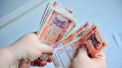 Economist: Guvernul împrumută 5 miliarde de lei lunar ca să plătească împrumuturile vechi