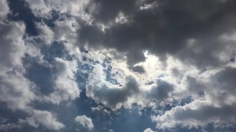 Vremea azi, 24 iulie: Cer noros în cea mai mare parte a țării. La nord sunt prognozate averse cu descărcări electrice