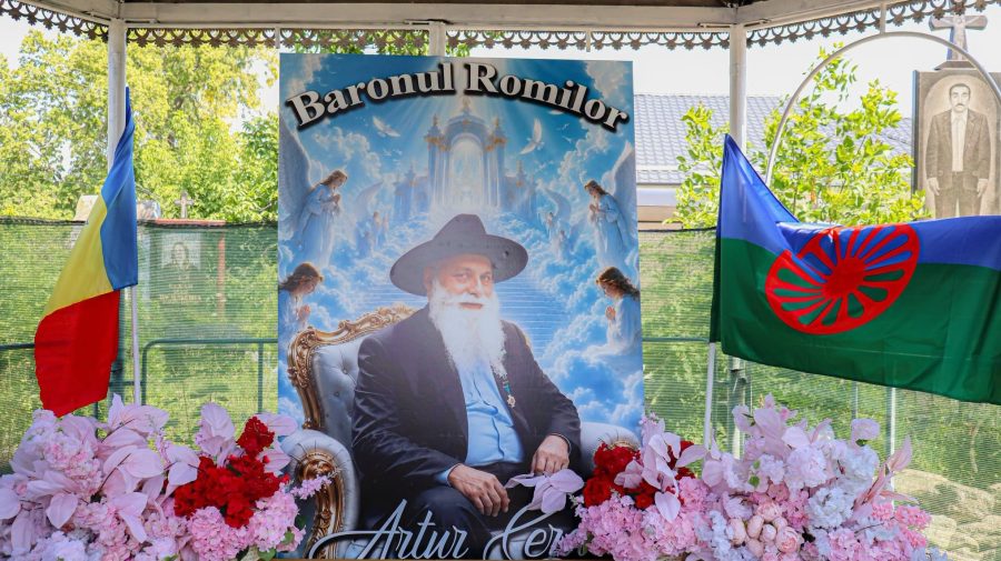 Tradiții, lacrimi și sute de oameni la Soroca: comunitatea romă și-a luat rămas-bun de la Artur Cerari