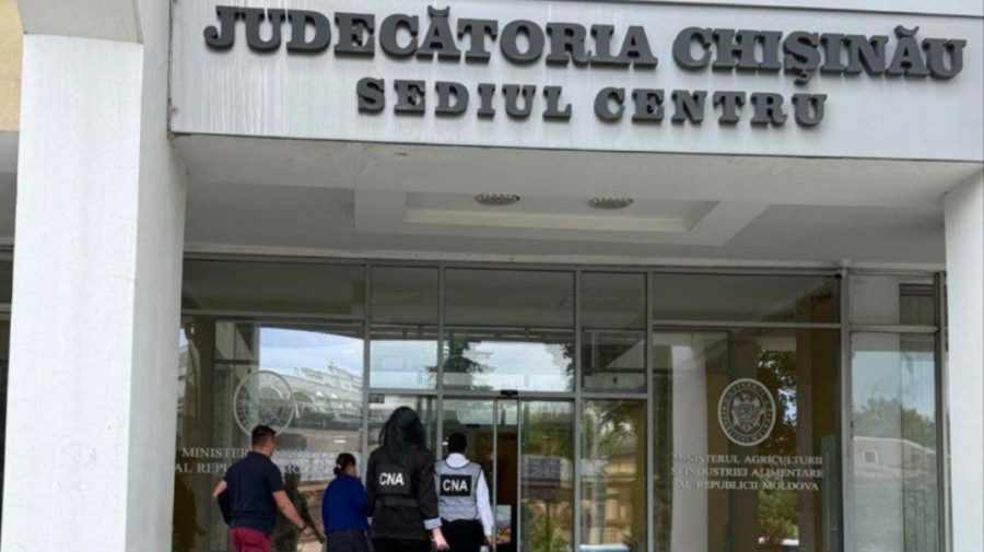 VIDEO Percheziții CNA la Judecătoria Chișinău, într-un dosar de corupție