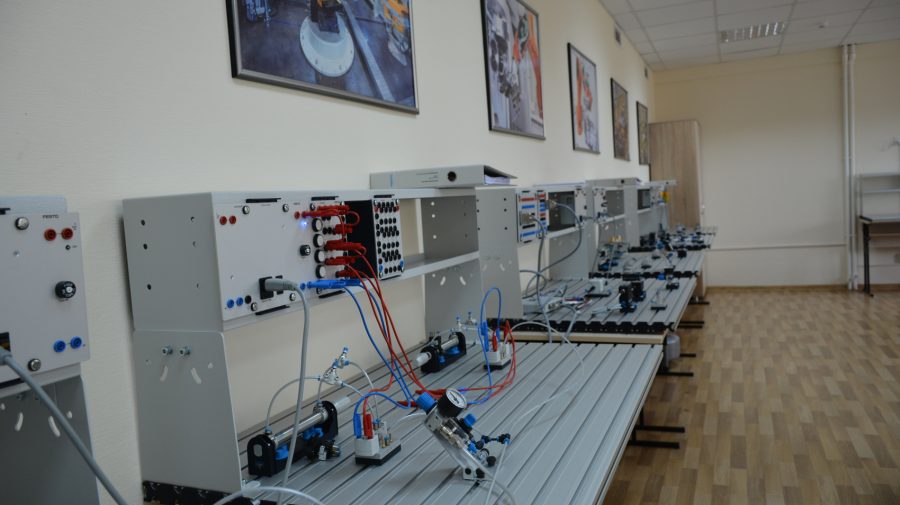 VIDEO Colegiul de Inginerie din Strășeni va fi absorbit de Centrul de Excelență în Energetică și Electronică