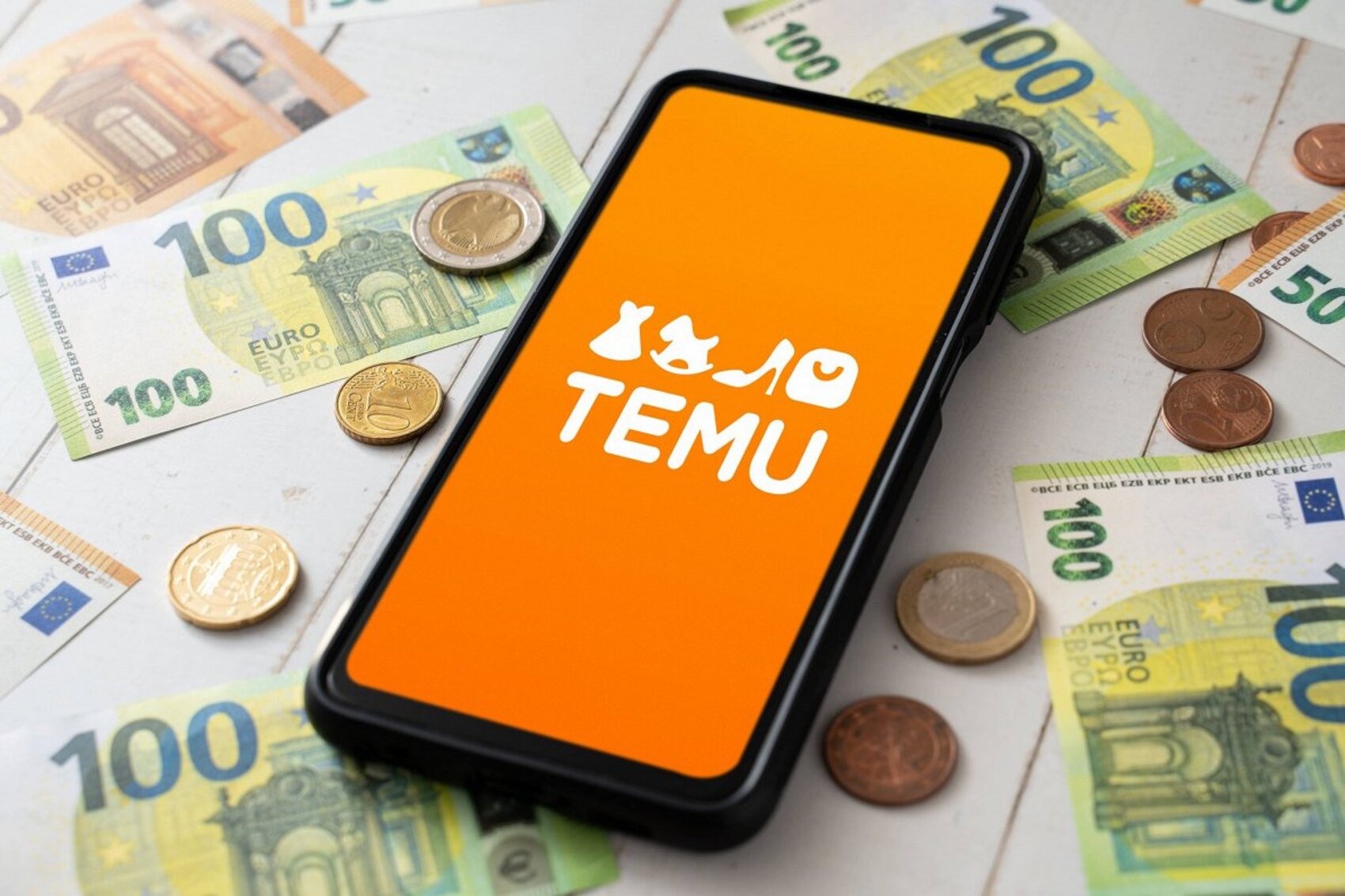 Comenzile de pe Temu, AliExpress și Amazon s-ar putea scumpi din noiembrie. UE introduce o nouă taxă