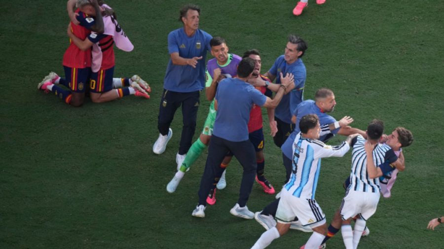 Fotbaliștii s-au luat la bătaie pe stadion, după ce Spania a câștigat mondialul