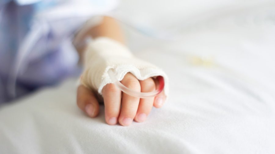 Incident tragic la Fălești! Un băiețel de doi ani a băut diluant pentru vopsea și a ajuns la spital