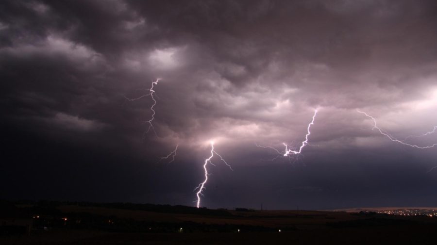 Cod galben de instabilitate atmosferică. Sunt așteptate ploi cu descărcări electrice