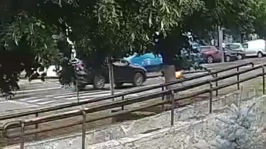 MOMENTUL în care un pieton este lovit de o mașină pe trecerea de pietoni, în Chișinău
