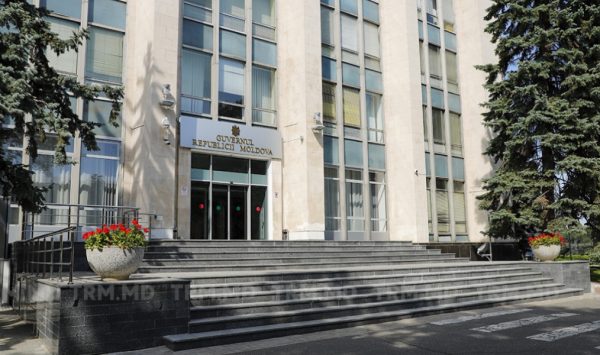 Accize mai scumpe, scutire personală majorată și TVA mai mare. Guvernul a aprobat noua politică fiscală