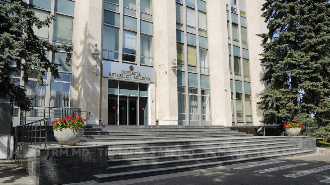 Gata cu angajarea verișorilor? Guvernul va cheltui peste 3 milioane de lei ca să schimbe site-ul unde face recrutări