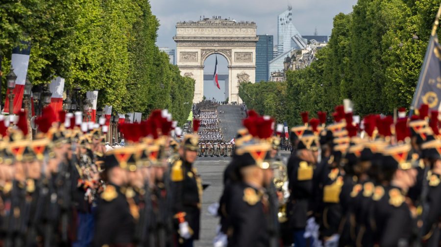 Franța sărbătorește Ziua Națională. Macron prezidează ultima sa paradă militară ca președinte