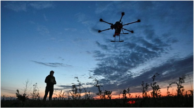 Moscova anunță unul dintre cele mai ample atacuri cu drone. Rusia afirmă că Ucraina a lansat 340 de aparate de zbor