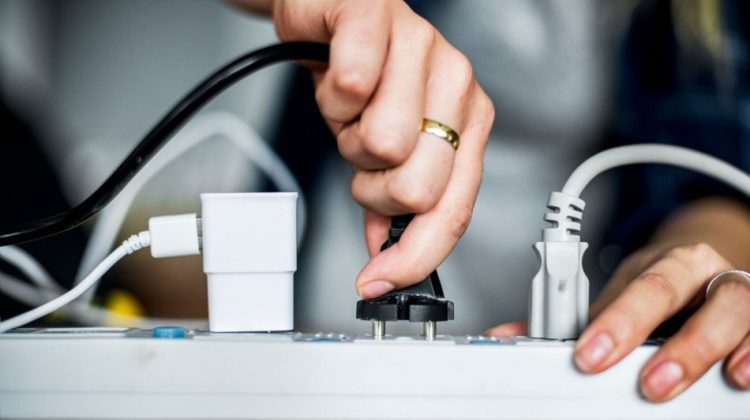 Canicula pune presiune pe sistemul energetic: Apel către moldoveni să reducă consumul în orele de vârf