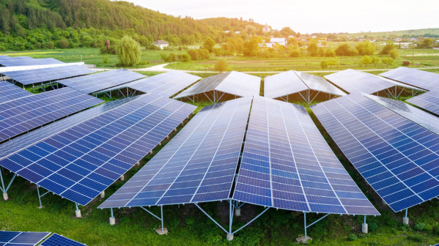 Producția de energie solară din UE a depășit pentru prima dată cărbunele și gazele naturale