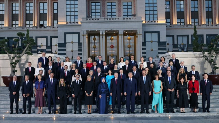 Erdogan le-a oferit pistoale gravate liderilor NATO. Premierul britanic spune că și-a lăsat cadoul în Turcia