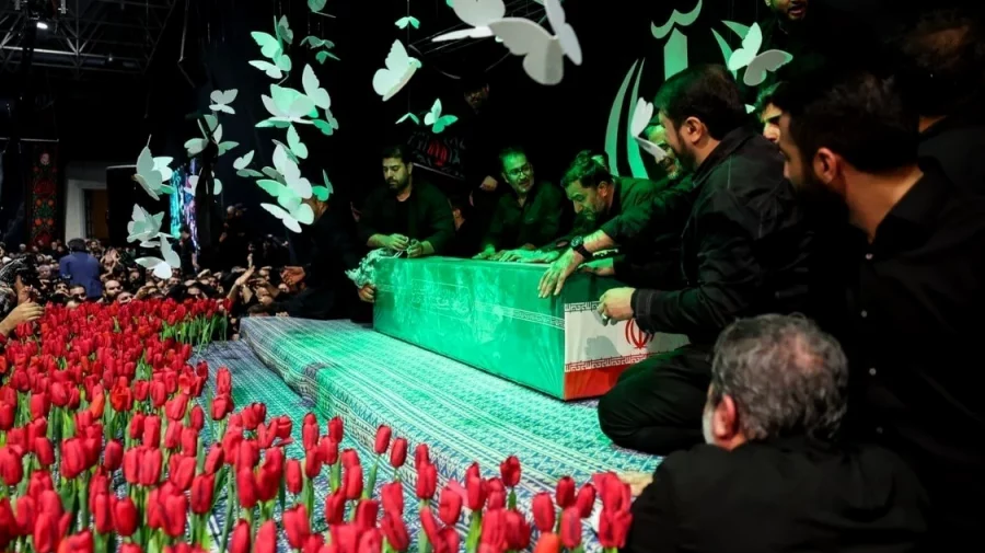 Zeci de mii de persoane, la înmormântarea lui Ali Khamenei. De ce nu este prezent fiul său, Mojtaba