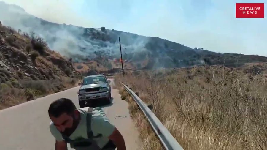 VIDEO Incendii devastatoare în Creta: doi pompieri și-au pierdut viața, iar mai multe localități au fost evacuate