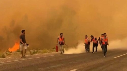 VIDEO Incendii devastatoare în Turcia, sute de oameni evacuați. Focul a ajuns și în Antalya