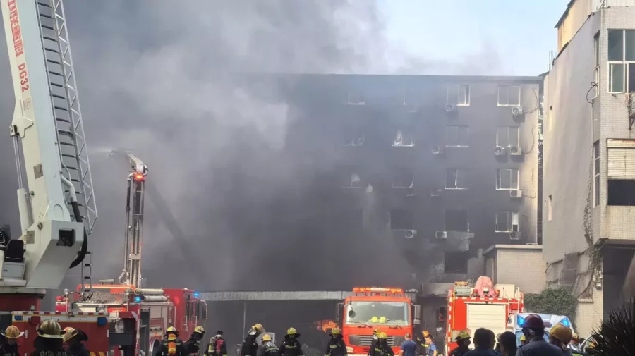 Incendiu devastator într-o fabrică de încălțăminte din China. Xi Jinping deplânge „pierderi umane grele”