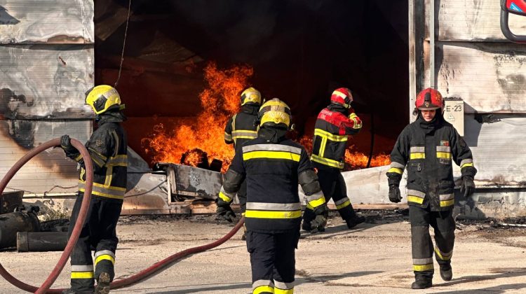 FOTO Incendiul de pe strada Uzinelor din Chișinău, localizat. IGSU urmează să stabilească cauza