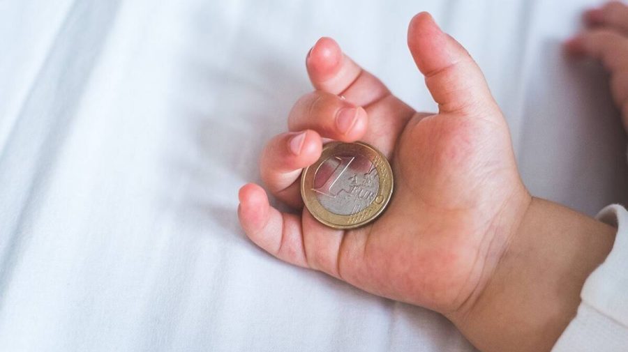 Indemnizația de maternitate nu va mai depinde de căsătoria părinților: Guvernul schimbă regulile