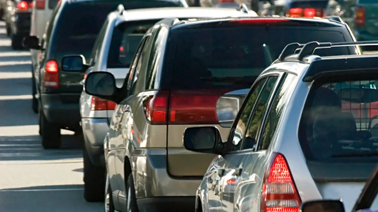 Moldova se apropie de un milion de automobile. Drumurile și infrastructura, tot mai aglomerate