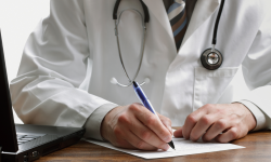 Fiecare al doilea doctor din Moldova are peste 55 de ani. Deficit acut de medici de familie și specialiști în reanimare