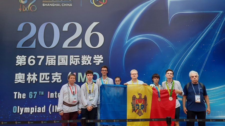 O medalie de argint și alte patru distincții pentru elevii moldoveni la Olimpiada Internațională de Matematică