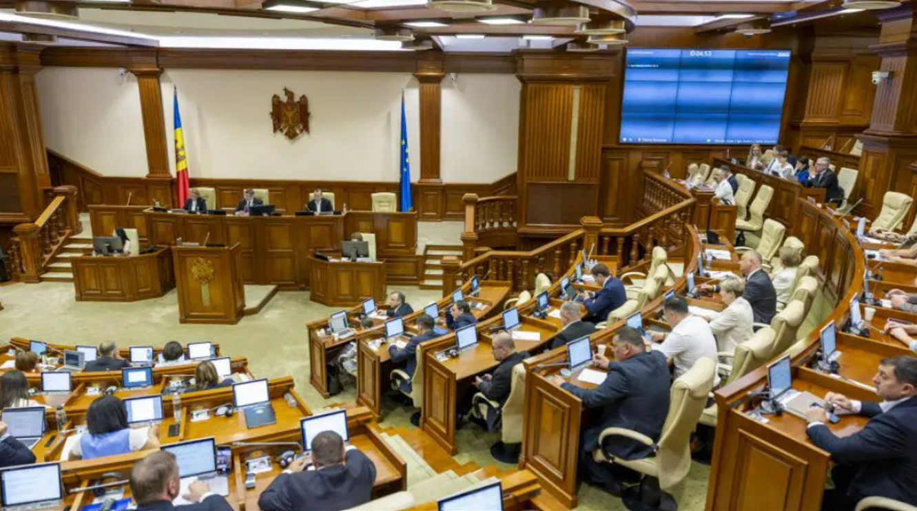 Energie, justiție și asistență socială, pe agenda Parlamentului. Deputații se întrunesc în ședință