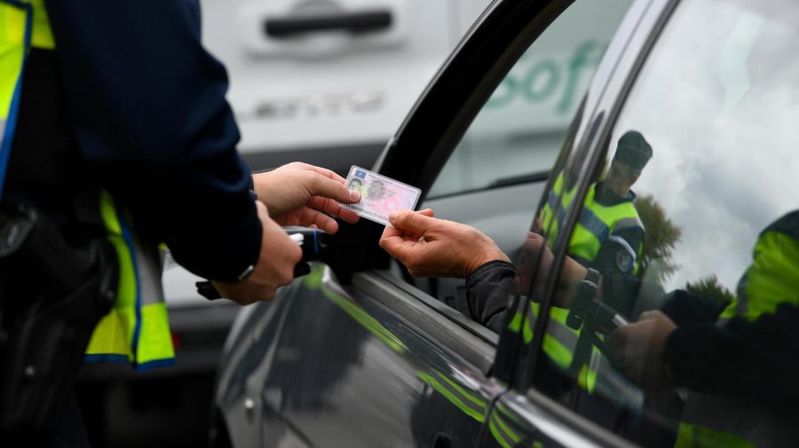 Noi reguli pentru șoferii din UE: Permis digital, perioadă de probă și controale mai stricte