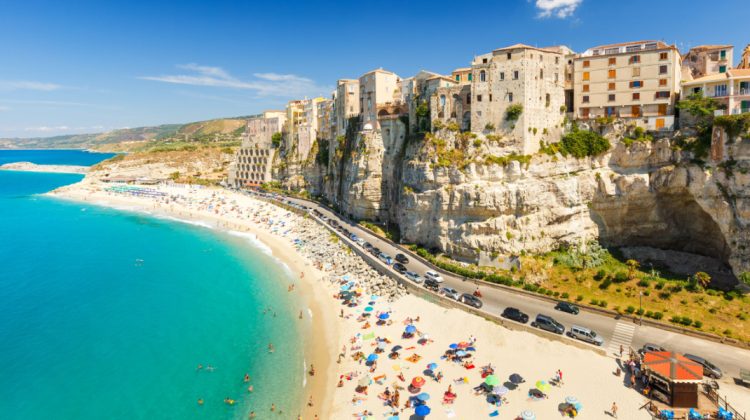 Atenție, turiști! Amenzi de până la 4.000 de euro pe plajele din Europa pentru încălcarea noilor reguli