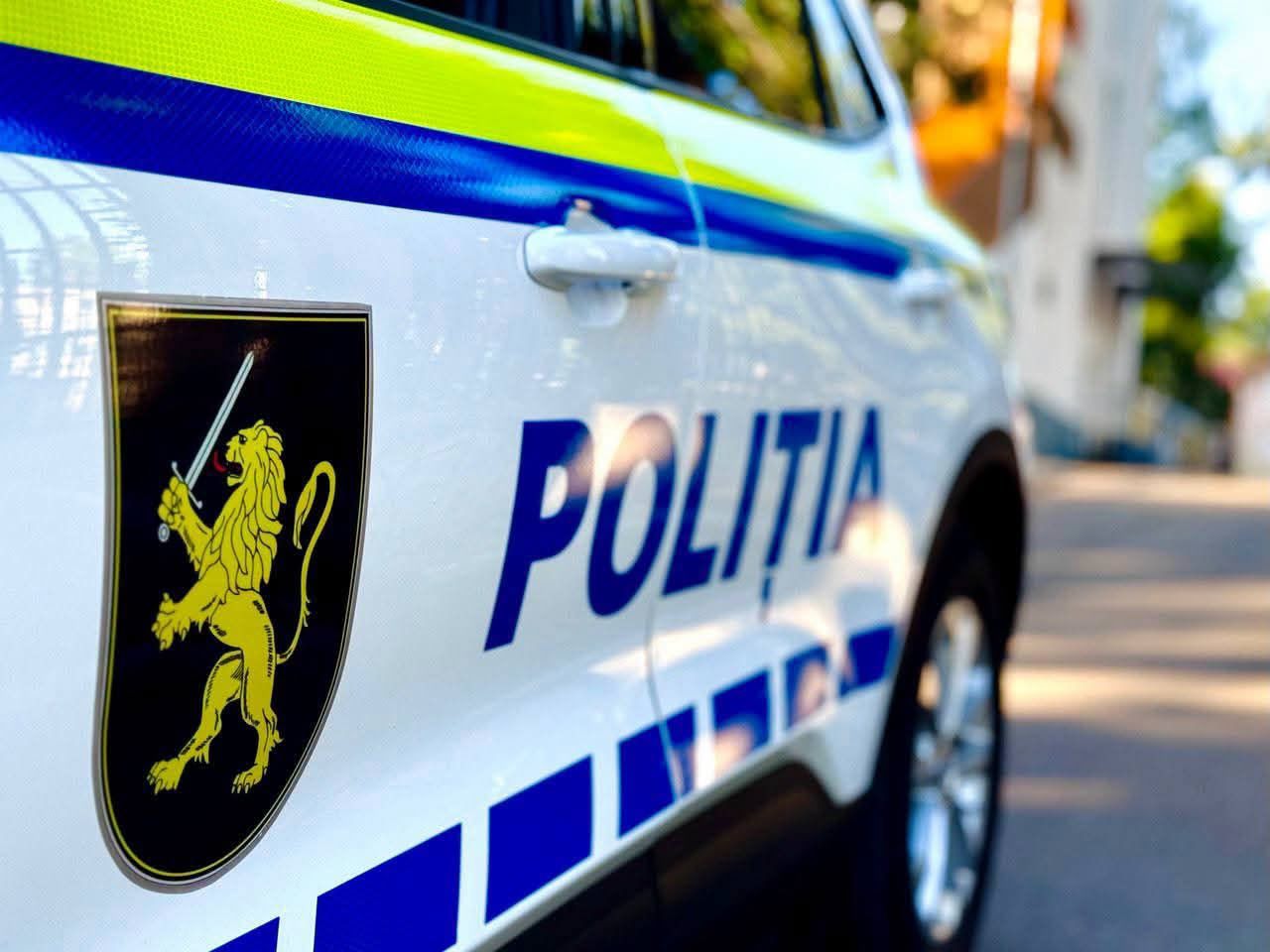 Nu a acordat prioritate pietonilor și s-a ales cu amendă. Șoferul, identificat de polițiști