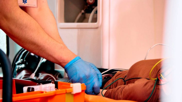 Intervenție contra cronometru la Șoldănești. Medicii de pe ambulanță au salvat viața unei femei de 91 de ani