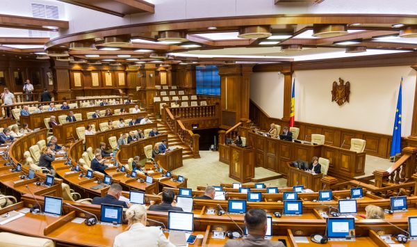 A început sesiunea de toamnă: urmăriți în direct pe RLIVE.MD prima ședință a Parlamentului