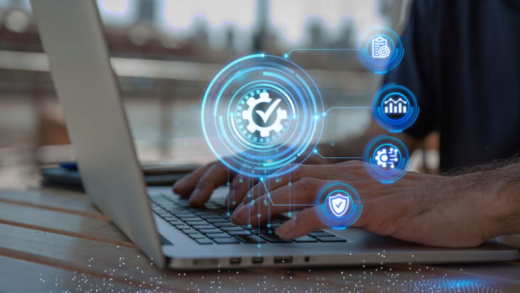 Mai puține drumuri la ghișeu: 70% dintre serviciile publice pot fi accesate online