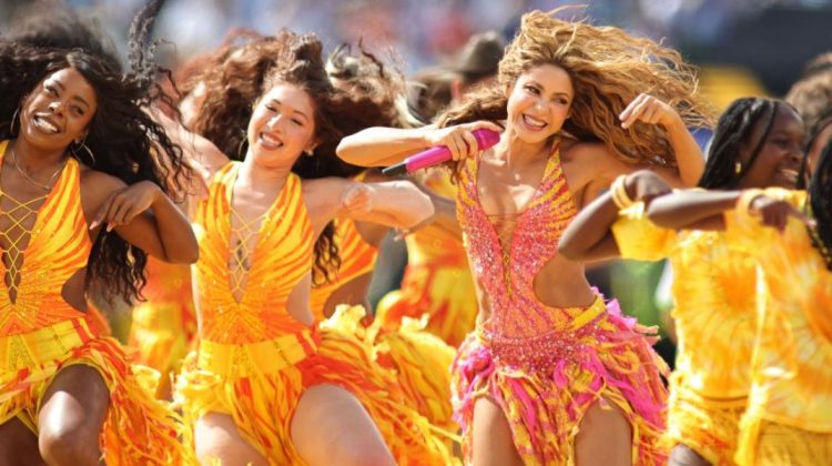 O designeră româncă a creat costumele dansatorilor Shakirei pentru show-ul de la finala Cupei Mondiale 2026