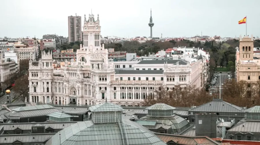 9 din 10 europeni vor să se mute într-o altă țară. Noua tendință a generațiilor tinere