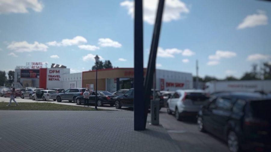 Trafic intens la punctul de trecere Sculeni. Călătorii sunt îndemnați să aleagă rute alternative